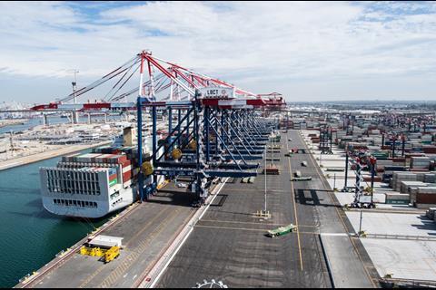 Over 50 parties showed an rest in the first bidding round for Long Beach Container Terminal. Credit: National Renewable Energy Lab, Flickr, CC BY-NC-ND 2.0